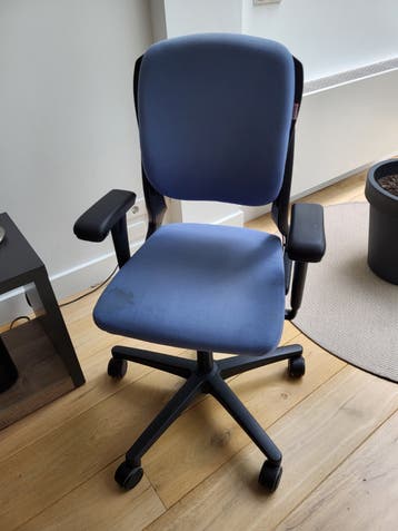 Gratis bureaustoel, merk Ahrend, kleur blauw