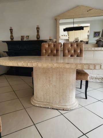 Ovale eettafel met zuilpoot