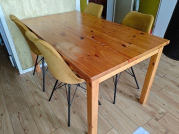 Grenen tafel 140x80x74 cm - stevig, opknapper