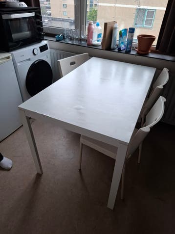 Melltorp tafel/bureau Ikea 125x75 met 2 gratis stoelen