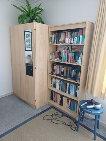 Kast en boekenrek