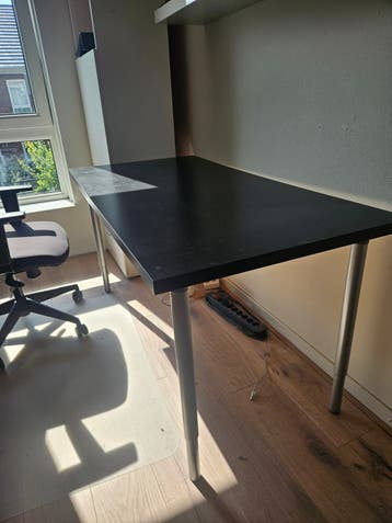 Gratis af te halen: Zwart bureau (150x75x77 cm)