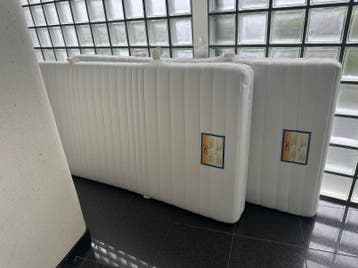 2 Ergosleep matrassen; als nieuw; van logeerkamer