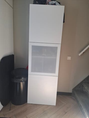 Ikea kast gebruikt misschien nog voor onderdelen oid?