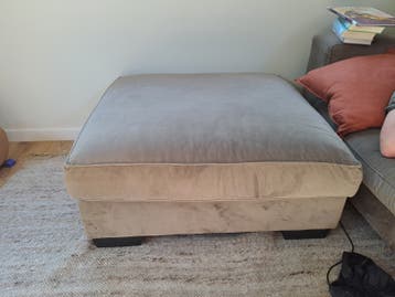 Grote poef/voetenbank/hocker - 95x95x40cm