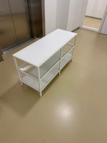 Gratis kast met glas hout en metaal