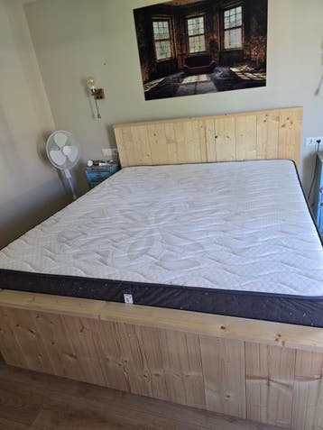 Matras 180x200 - Zo goed als nieuw, 6 maanden oud