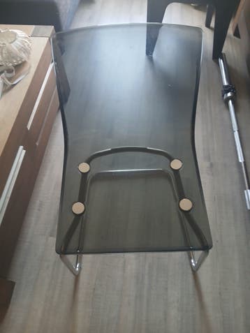 Tafel en 4 stoelen, af te halen