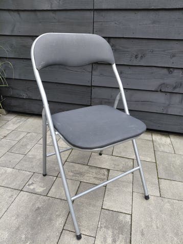 Klapstoel met verfsporen - Ideaal voor klusjes