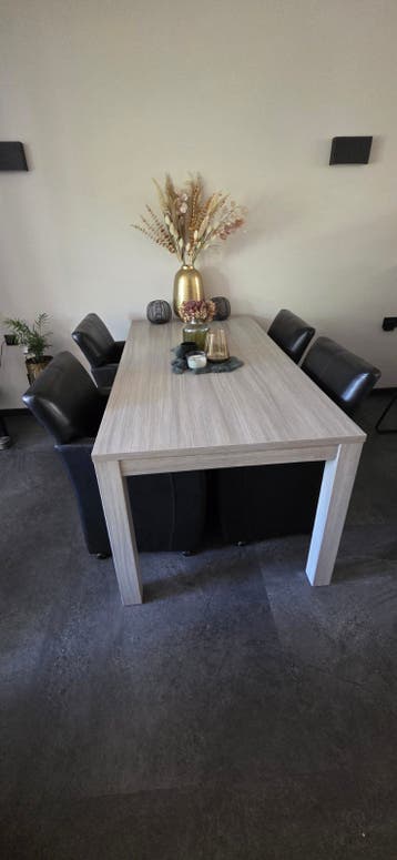 Eettafel is lichtjes doorgezakt
