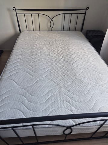 Bed met matras GRATIS