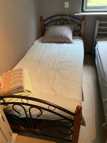 2 dezelfde eenpersoonsbedden gratis