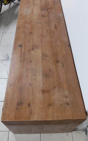 GRATIS. Dressoir/ tv meubel. Massief grenen. 3 meter lang.