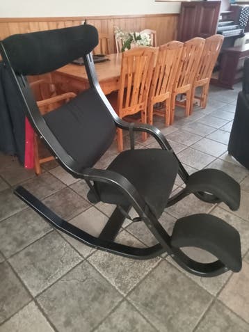 Stokke Gravity balans en kniestoel.