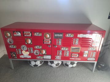 Kastje ikea rood