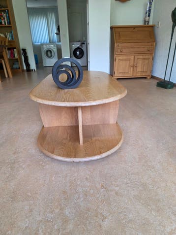 Ovale eikenhouten salontafel met lades