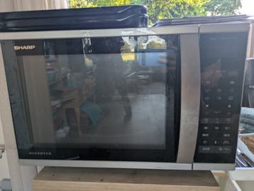Gratis af te halen: Sharp Inverter combimagnetron