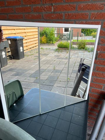 Medicijnkastje met 3 vakken en spiegeldeuren