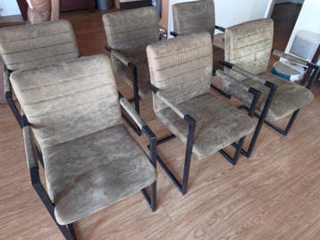MOETEN WEG: 6 Groene Eetkamerstoelen + tafel