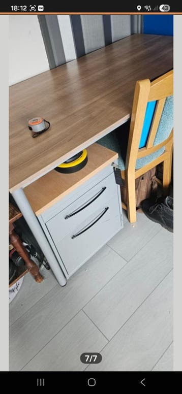 GRATIS kantoortafel met ladekastje