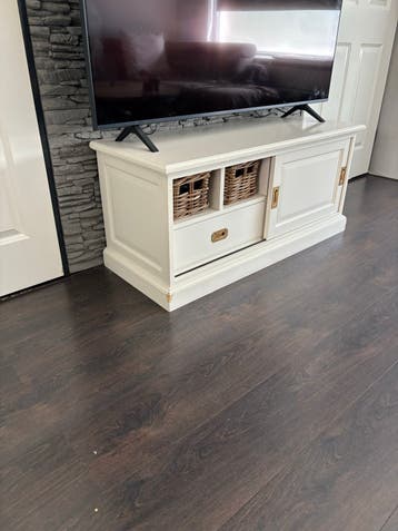 Crème dressoir/tv-meubel met schuifdeuren en manden