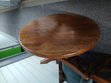 Mooie eikenhouten tafel inclusief 4 stoelen