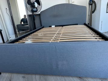 Tweepersoonsbed met lattenbodem en matras