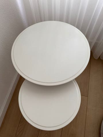 Witte ronde salontafel met beschadiging