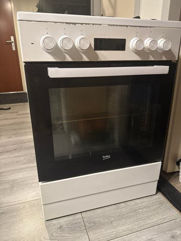 Beko fornuis met oven - gratis af te halen in Ridderkerk