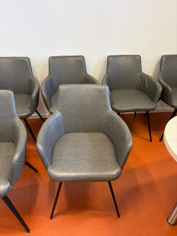 Zo goed als nieuwe eetkamerstoelen. 6 stuks.