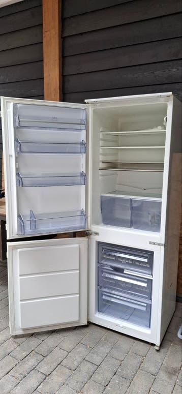 GRATIS :AEG inbouw koel-vriescombinatie SC 816404i