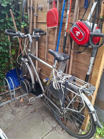 2 fietsen voor onderhoud of onderdelen