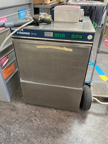 Kapotte Rhima DR50 voorlader afwasmachine met zeeppomp