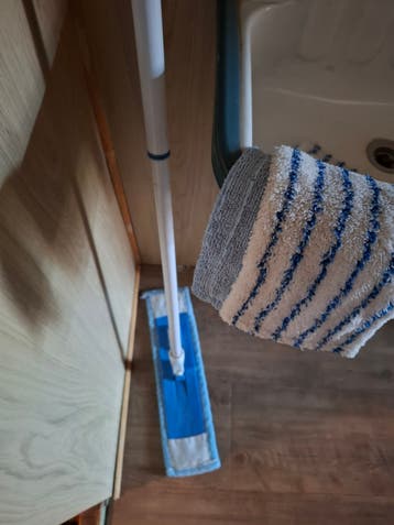 Vloerreinigingssysteem met verwisselbare doeken