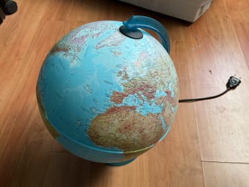 Verlichte Wereldbol met Handvat - Educatief en Decoratief