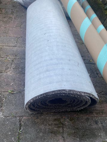 Taupe tapijt nieuw