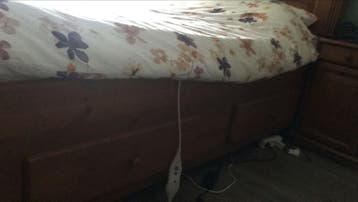 Gratis Tweepersoonsbed massief hout 160 bij 200