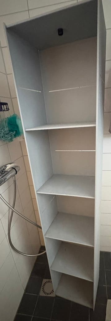 Ijzeren boeken/badkamer kast