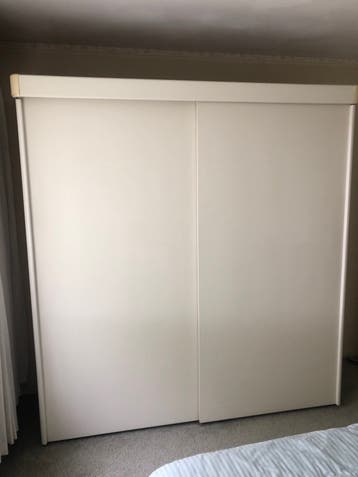 Witte kledingkast met schuifdeuren - D68 B200 H215