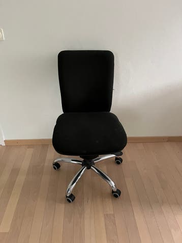 GRATIS zwarte bureaustoel