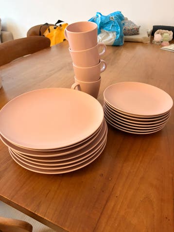 Lichtroze servies