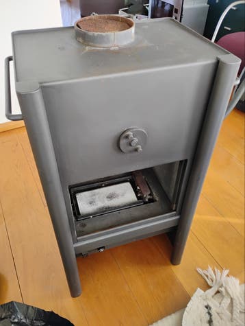 Gaskachel werkend. Evt voor oud ijzer. Zwaar!