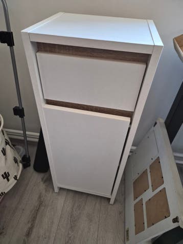 Gratis badkamerkastje met lade en deurtje