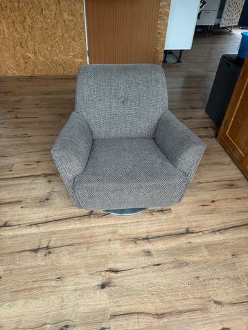 Comfortabele grijze/beige draai fauteuil gebruikt