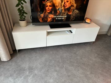 Gratis af te halen: Ikea tv-meubel (180x41,5x48,5 cm)
