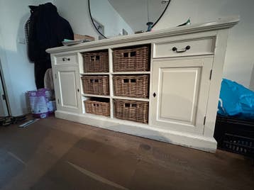 Grote witte dressoirkast