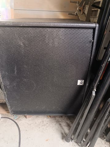 HK Audio Sub van HK     & The Box CL110 Speakerset LEEG