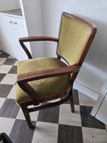 T e.a.b. 2x Mosgroene Fauteuils / Eetkamerstoelen