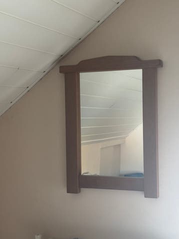 Kledingkast met bijpassende spiegel
