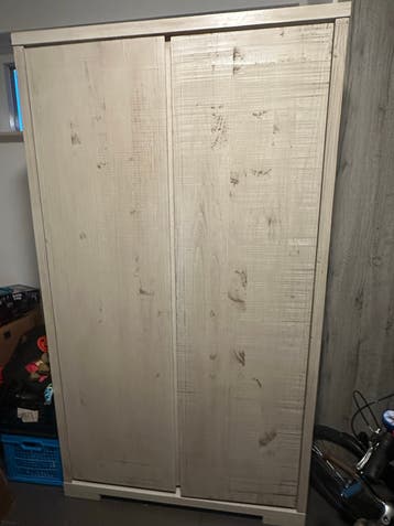 Gratis: Houten kledingkast